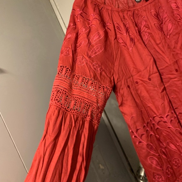 Red Manda Collection Top - Picture 3 of 4